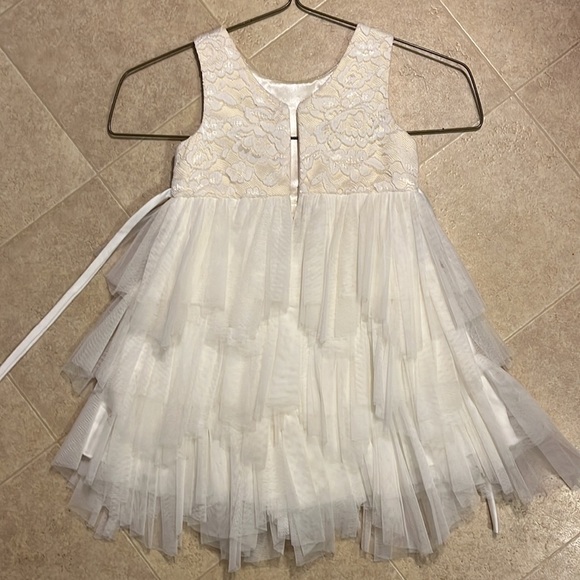 NWOT Cinderella brand pageant dress, white, pearl/gem accent. BEAUTIFUL! Size 4 - Picture 4 of 5